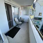 Апартаменты Seaview Escape - *