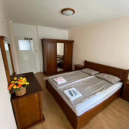 Апартаменты Seaview Escape - *